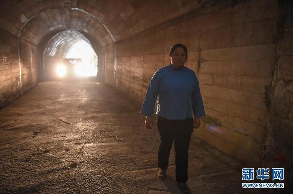 “女愚公”砍山凿洞 为打通脱贫之路1