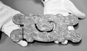 勾云形玉佩。