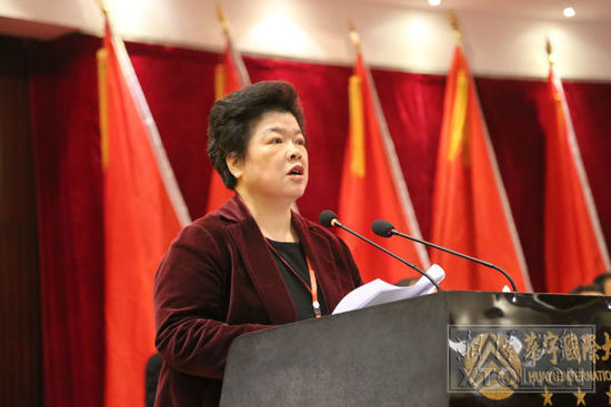 湘潭市政协主席周放良代表政协湘潭市十一届委员会常务委员会向大会作工作报告。