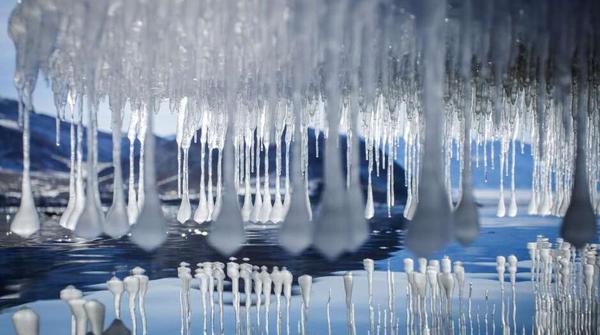 天山脚下倒挂冰凌似“卷珠帘”3