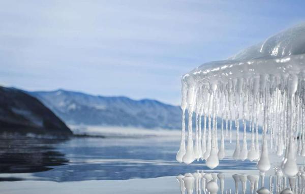 天山脚下倒挂冰凌似“卷珠帘”5