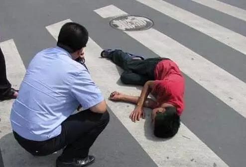 衢州惊现“晕倒帝” 7年来全国各地都“晕”过1 衢州惊现“晕倒帝” 7年来全国各地都“晕”过1