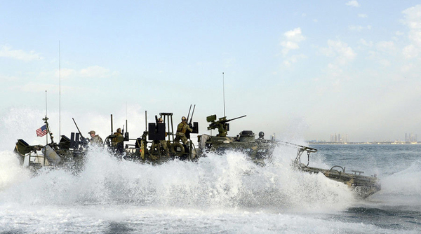 伊朗扣留两艘美国军舰2