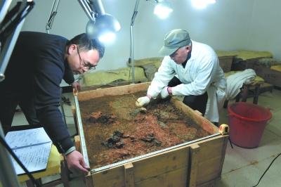 西汉海昏侯墓主棺柩今日9点吊运 明日开棺