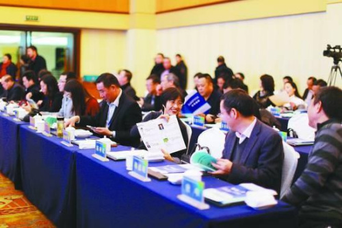 专家谈村干部贿选：没选上也可能贪选举容易罢免难