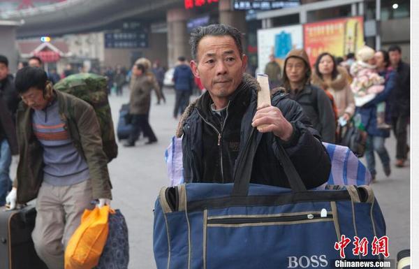 春运临近 乘客避峰返乡1