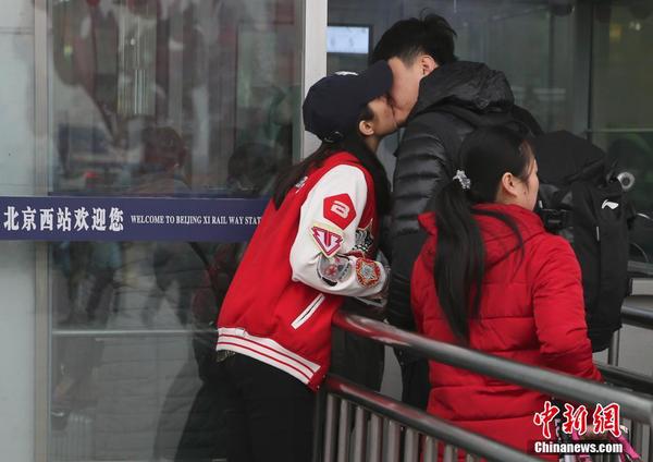 春运临近 乘客避峰返乡3