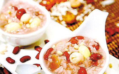 老北京人记忆中的腊八节：煮腊八粥赠四邻讨吉利