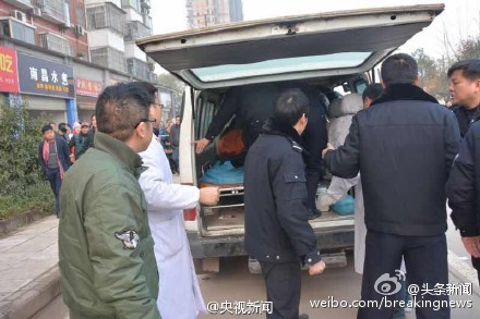 江西发生驾车冲撞行人事件致3死15伤 多为学生