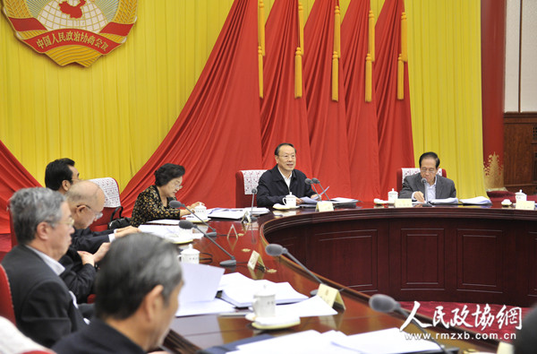 4一月十九日，政协第十二届全国委员会第三十九次主席会议在北京主持召开。全国政协副主席杜青林主持会议。 本报记者姜贵东摄