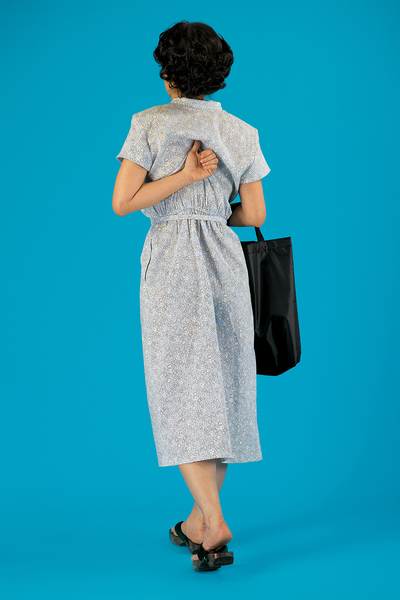 ■ 梁志和+黄志恒 Leung Chi Wo + Sara Wong ■ 搔背脊的日本家庭主妇 Japanese Housewife Scratching Her Back ■ 2010