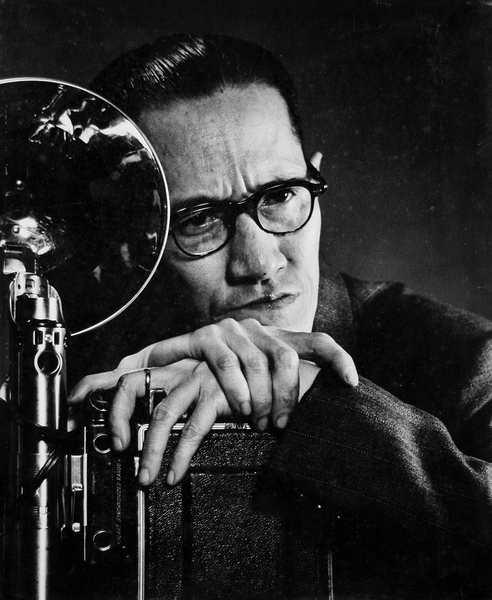 ■ 何藩 Fan Ho ■ 摄影大师邓雪峰 S.F. Dan-Master Photographer ■ 1952