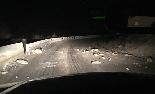 据中国地震台网消息，1月21日1时13分在青海海北州门源县（北纬37．68度，东经101．62度）发生6.4级地震，震源深度约10千米。