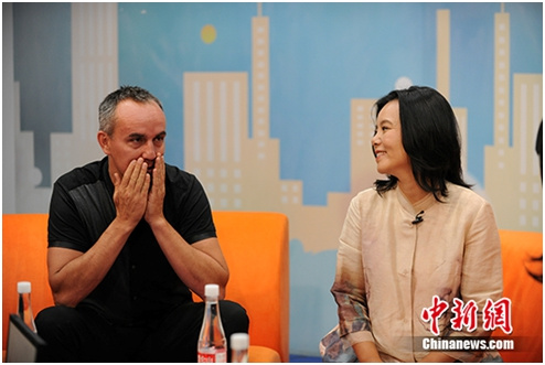 资料图：2015年龚琳娜、老锣做客<a target='_blank' href='http://www.chinanews.com/' >中新网</a>视频访谈。<a target='_blank' href='http://www.chinanews.com/' >中新网</a>记者 李卿 摄