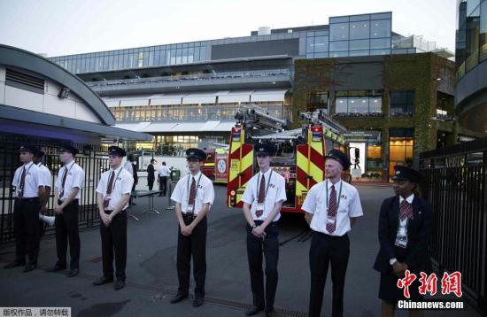 由于欧洲的高温天气，2015年的温布尔登网球公开赛成了最热的一届温网赛事。