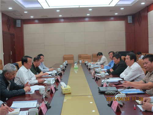 5牛广明副主席（左二）带领考察组就行政执法监督赴广西壮族自治区学习考察，听取广西相关部门介绍情况_副本