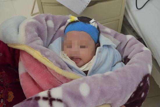 涉案的女婴。楚天都市报 图