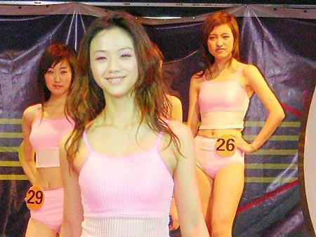 汤唯选美比基尼照 女神也有青涩时凭色戒王佳芝成名遭封杀