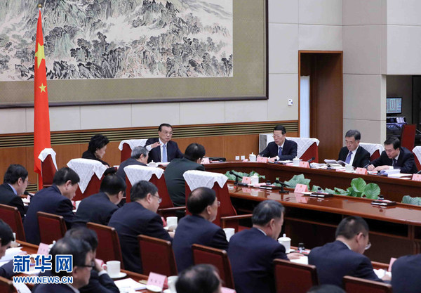 除极少数超大城市 全面放开落户限制