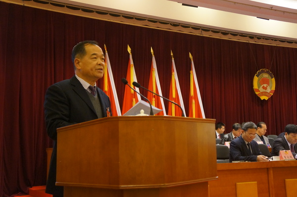 集美区政协主席洪成作常委会工作报告.
