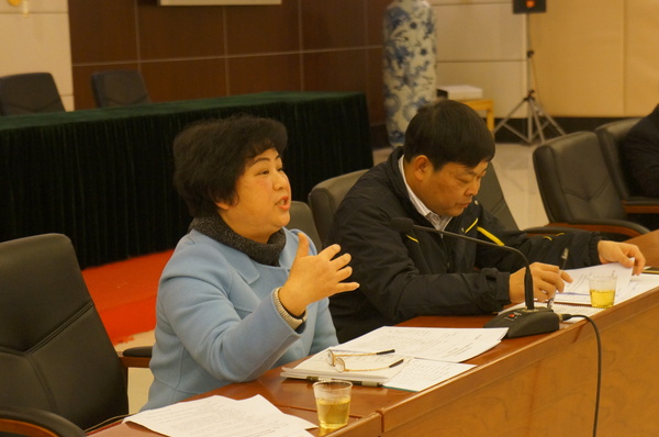 1月25日下午，集美区政协文教卫体委员会小组讨论现场，欧阳萍委员发言指出，国家开放二胎，这对学校冲击很大，非编教师没有生育基金，他们将面临很大的问题。