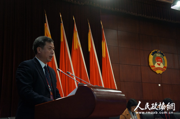 厦门市湖里区政协主席林凡作常委会工作报告。