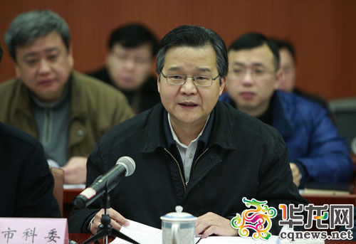 主办单位市科委主任李殿勋汇报提案办理情况。