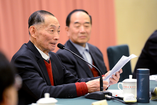 全国政协京昆室成立30年座谈会现场全国政协委员、京昆室副主任梅葆玖委员发言 (1)