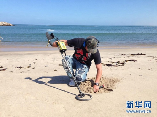 纳米比亚海滩现新“淘金者”：挖出硬币钻戒等