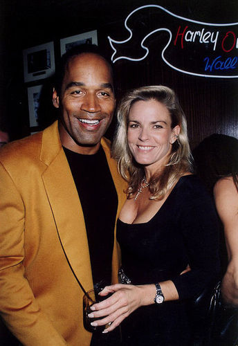 辛普森的狱友称：“辛普森说，每个人都认为妮克尔是个圣人，但她不是。”（网页截图）