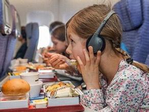 飞机餐难吃怪噪音