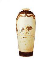 这件白地黑花猴鹿纹瓶以黑彩绘画，可谓将猴子的顽皮、小鹿的警觉、双雁的动势刻画得细腻传神。