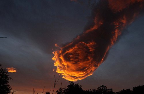 有网友认为云团像经典视频游戏《最终幻想7》中的彗星。