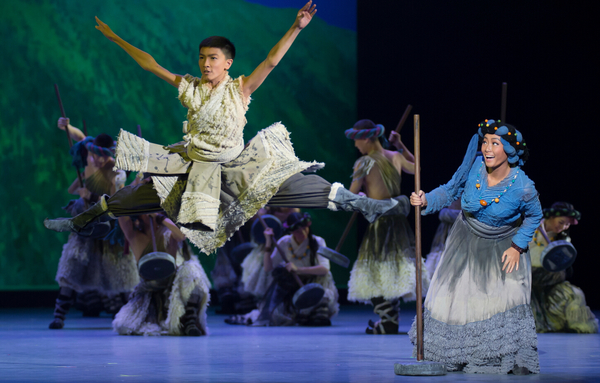 舞剧中所表现的仓央嘉措童年时代。 刘海栋 摄