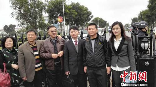 陈满被判无罪走出监狱海南省高院道歉