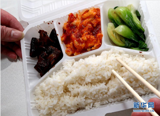 上海铁路局:15元盒饭不断供 至少一道荤菜