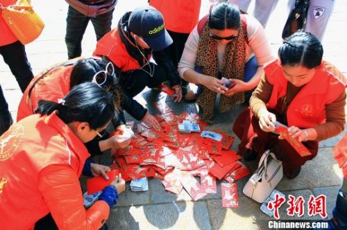 传统红包 艾庆玮 摄