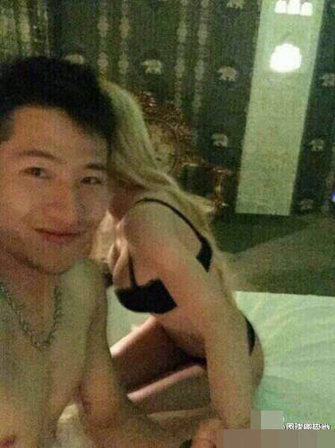 　　网曝苏宁球员不雅照。