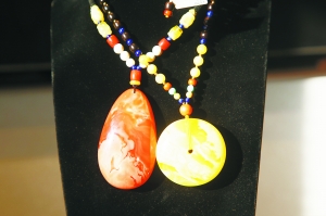 血蜜蜡与黄蜜蜡对比图