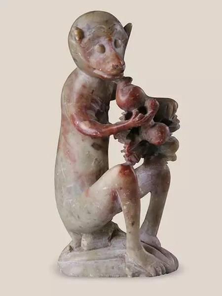 寿山石雕猴抱桃