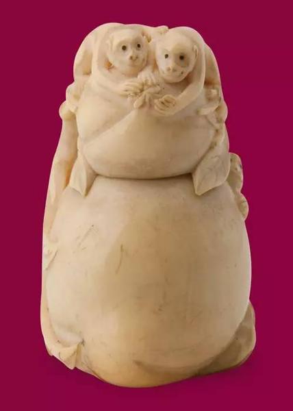 透雕练环九猴象牙盒