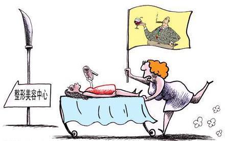 英国女子骗男友13万整容 2