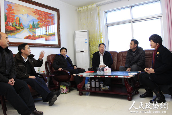 东营市河口区政协走访慰问困难职工