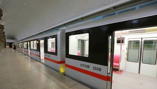 平壤市民体验地铁5