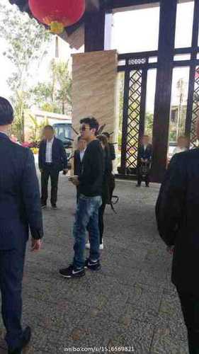 王思聪与网红雪梨现身西双版纳疑带女友见家长