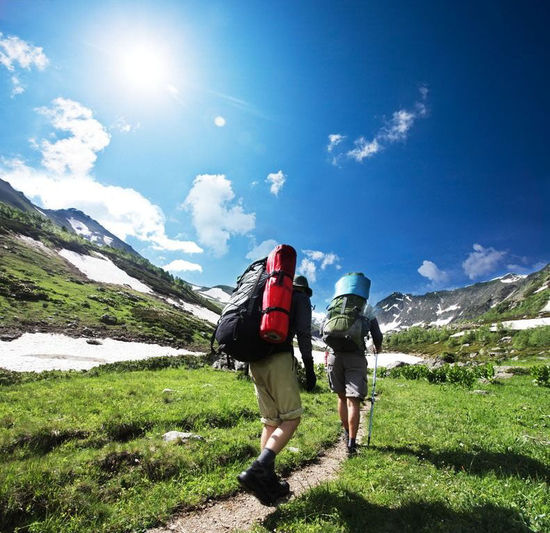 野外活动迷失方向时如何自救呢？