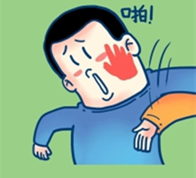 小伙红包只抢不发被暴打 致脸部受伤