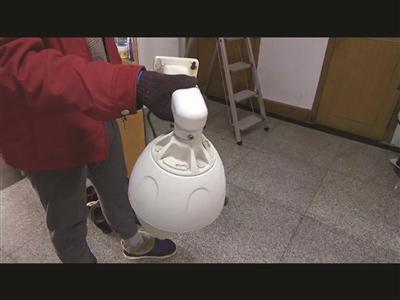 男子过度防盗遭邻居报警 屋内外5摄像头6监控屏3 男子过度防盗遭邻居报警 屋内外5摄像头6监控屏3