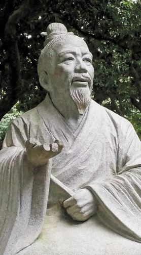 男童脚踩袁崇焕纪念园石像拍照两石像均损毁（图）