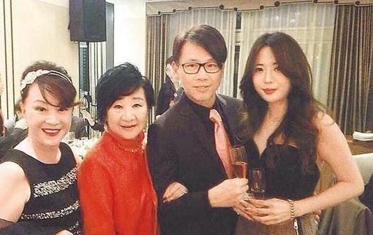 章子怡催婚汪峰杨幂睡着被套婚戒 明星求婚奇招百出(组图)